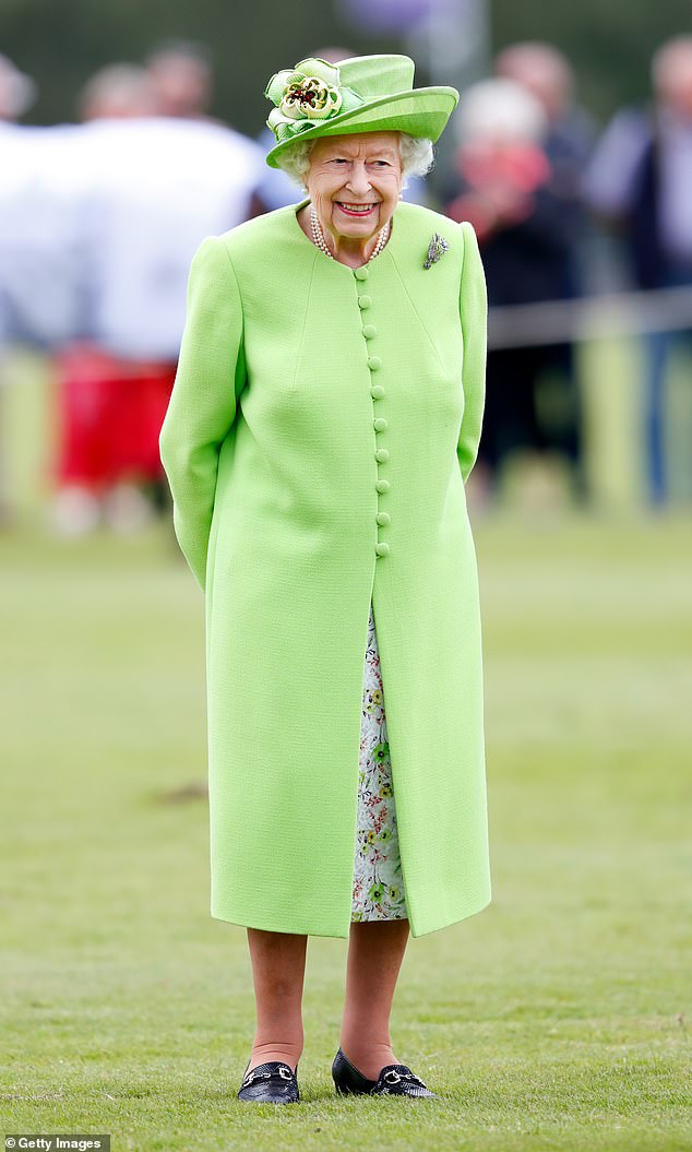 The late Queen Elizabeth was adept at wearing colorful clothes and also had a radiant complexion