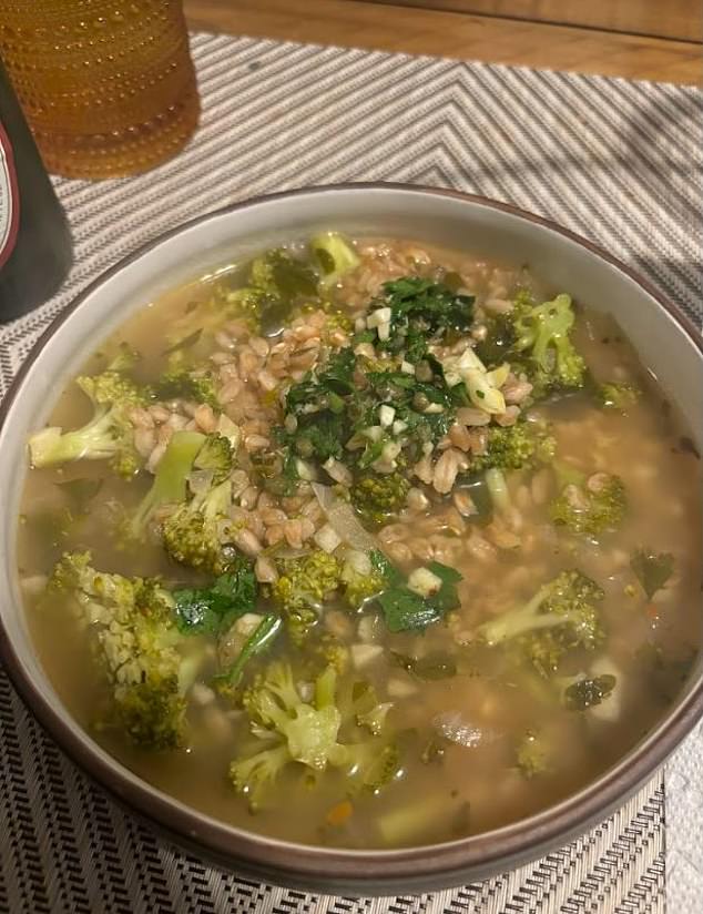 The last (and best) meal of my experiment: Broccoli farro soup with capers and parsley