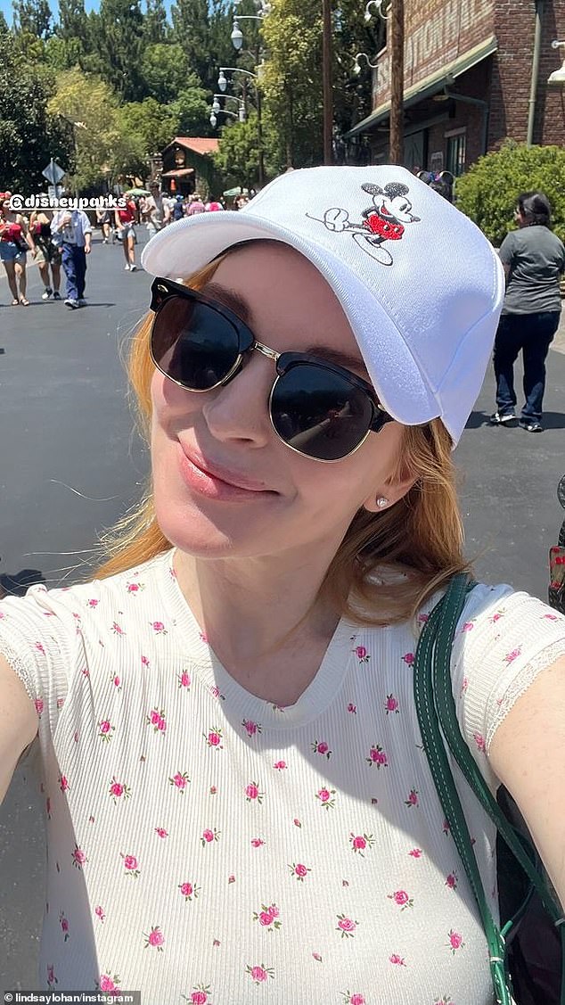 The Long Island, New York, resident reportedly traded in her mouse ears for a white baseball cap with a photo of Mickey Mouse on the front for a selfie she took in the afternoon