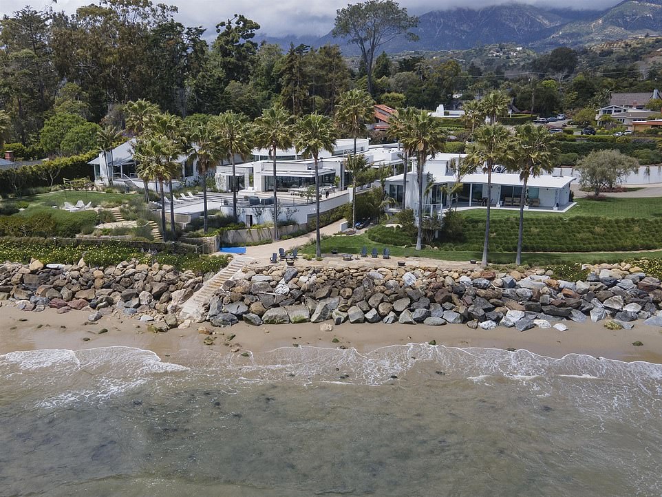 Costner's pile is a massive complex consisting of three separate homes and located right on the beach, spread across 10 acres, and is reportedly worth $145 million