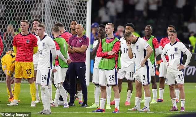 The Three Lions became the first team to suffer two consecutive defeats in the final of the tournament, after a 2-1 defeat to Spain