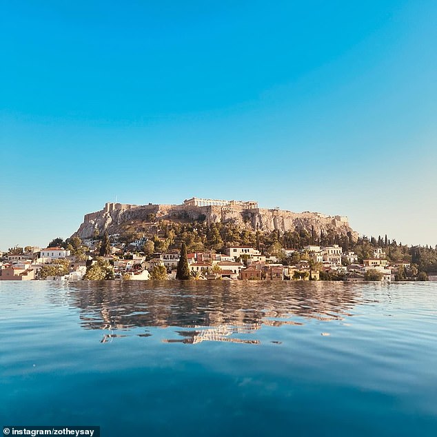 The businesswoman then recommended the modest Greek island to her followers and gave a few tips, after also recommending the country's capital, Athens.