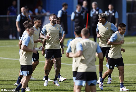 Paris 2024 Olympic Games - Football - Men Argentina Training - Auguste Dury - Saint-Etienne - July 23, 2024. Nicolas Otamendi of Argentina and teammates during training. REUTERS/Thaier Al-Sudani