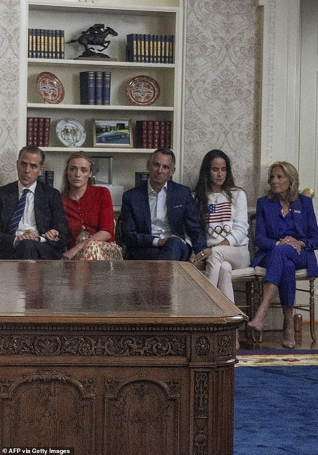 Hunter Biden, his daughter Finnegan, Howard Krein, Ashley Biden and Jill Biden in the Oval