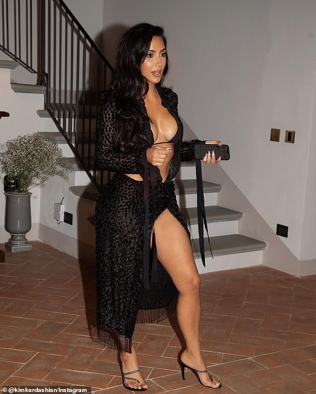 Kim showed off her enviable curves while vacationing in an Italian villa