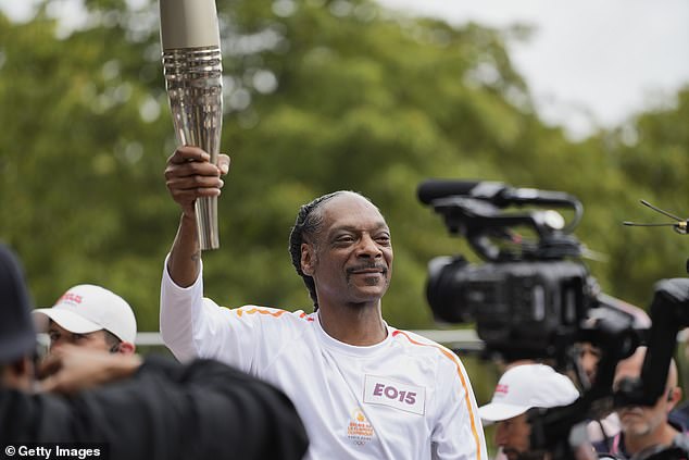 1721993981 922 Snoop Dogg carries Olympic torch ahead of opening ceremony in