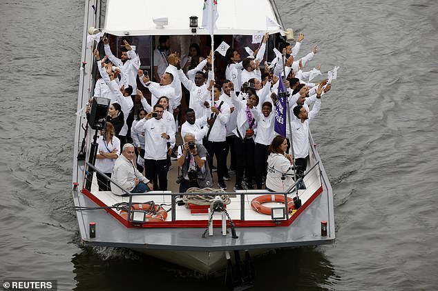 Olympic refugee team athletes arrive on the Seine