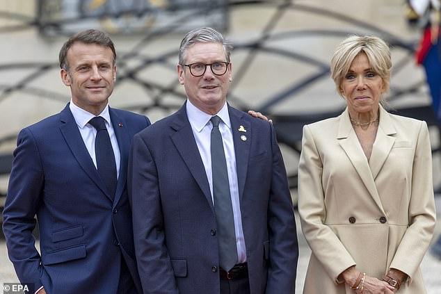 Macron and his wife pictured with Prime Minister Keir Starmer at today's reception