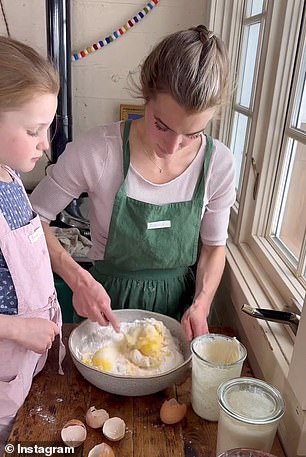 Hannah's Instagram feed is filled with snaps of the blonde beauty baking fresh sourdough bread, tending to livestock or dancing around her rustic kitchen with her kids