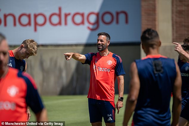 Ruud van Nistelrooy oversaw a session that focused on trying to score from the wing