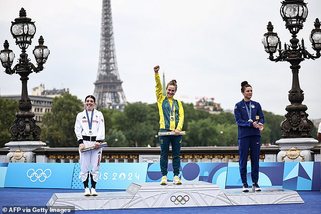 Henderson (left) finished second behind Australia's Grace Brown (center) who won by 31 seconds