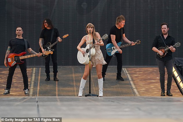 She was joined on stage by a host of guitarists during the extravaganza