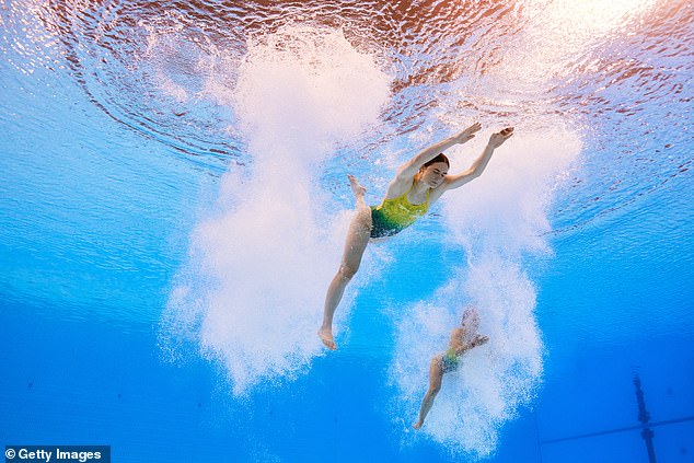 A mistake on the final dive cost Australians Maddison Keeney and Anabel Smith their first Australian medal