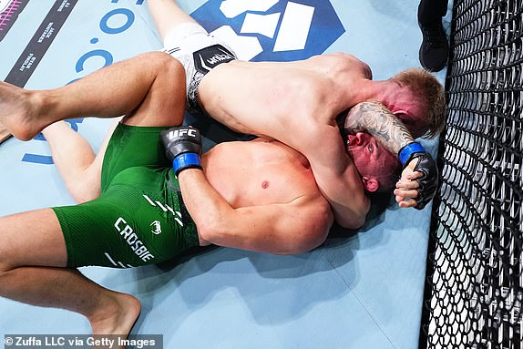 MANCHESTER, ENGLAND - JULY 27: Sam Patterson of England secures an arm triangle choke submission over Kiefer Crosbie of Ireland in a welterweight bout during the UFC 304 event at Co-op Live on July 27, 2024 in Manchester, England. (Photo by Chris Unger/Zuffa LLC via Getty Images)