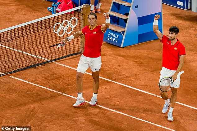 In the end, the Spanish doubles won in straight sets without operating completely in harmony