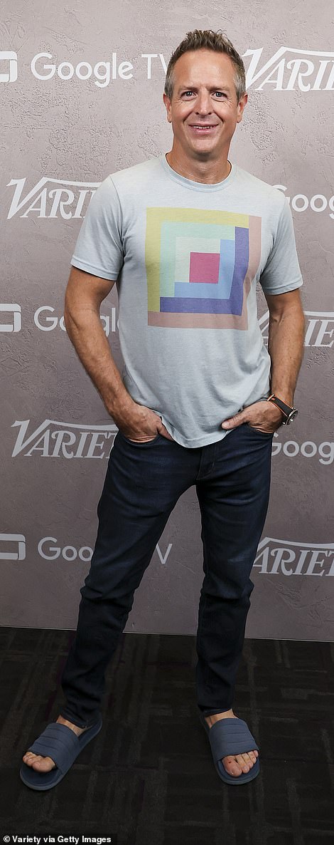 Hugh Howey wore a casual printed T-shirt and flip-flops