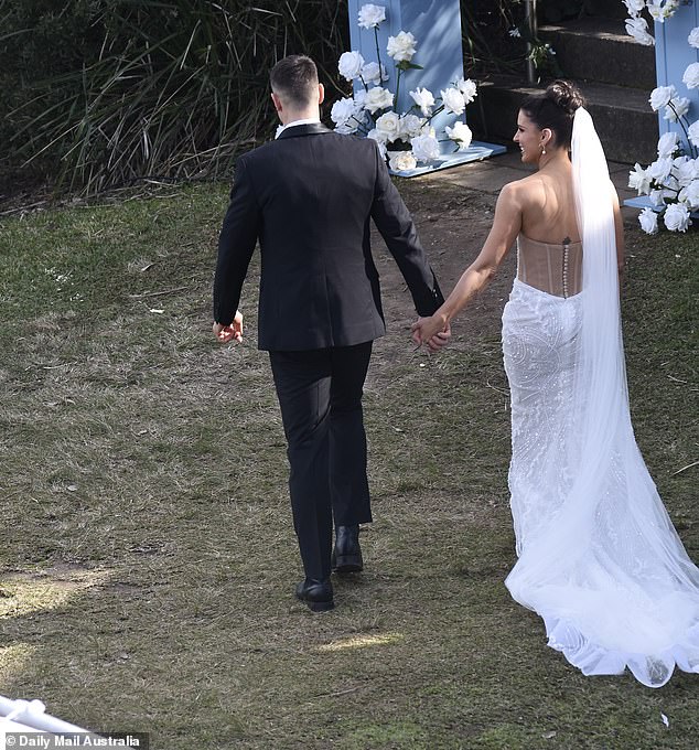 Despite the highly unlikely start, the newlyweds walked away hand in hand after exchanging vows, which seemed like a pleasant surprise for the couple