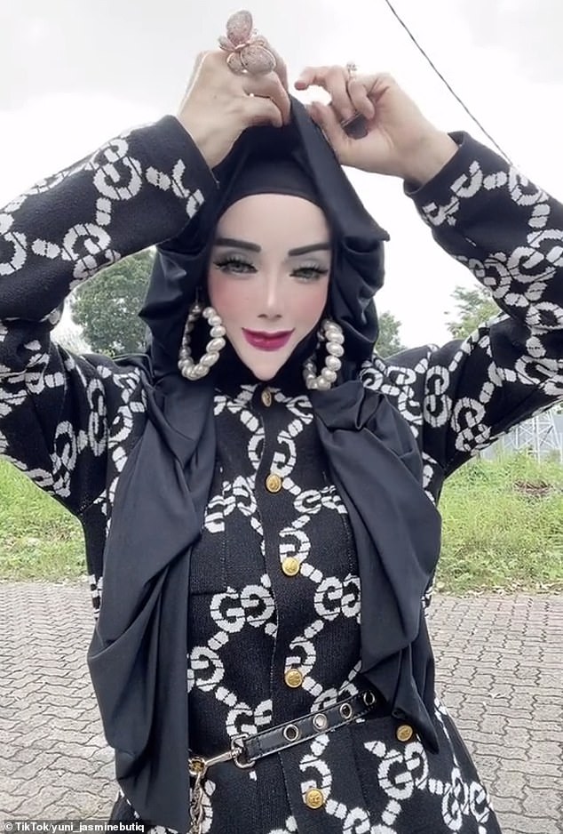 TikTok beauty influencer Yuni Jasminebutiq, who has 410.7K followers, shows off her pointed chin and narrow jawline in videos.