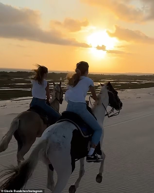 Gisele and little Vivian also enjoyed horse riding in Lençóis Maranhenses