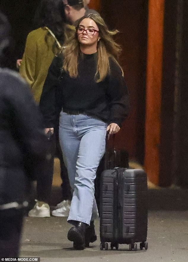 The brunette pushed her suitcase along the path as she walked to the hotel in Sydney