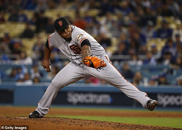 Moronta throws during a game against the Los Angeles Dodgers at Dodger Stadium in 2018