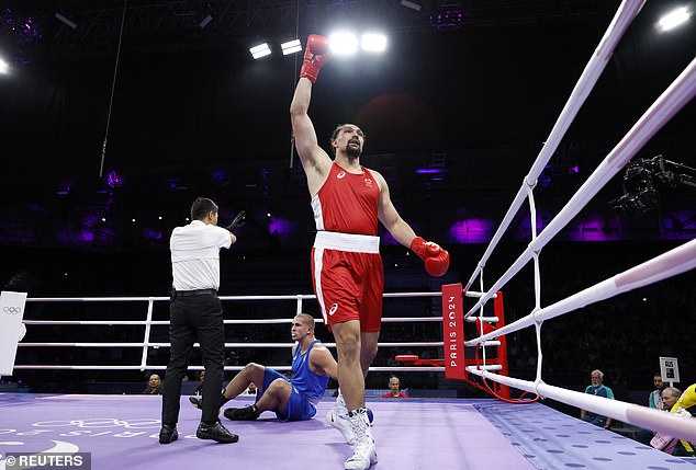 The 26-year-old super heavyweight secured a first-round knockout in Paris