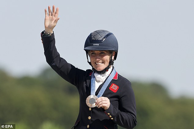 Collett dazzled the audience with her choice of headpiece, a Swarovski crystal encrusted helmet