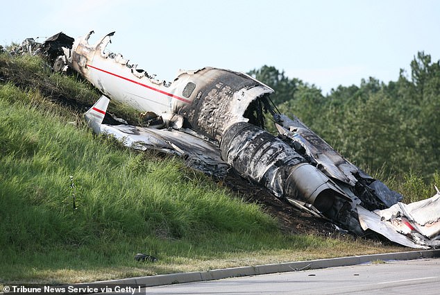 Barker was on a plane in South Carolina with his assistant, bodyguard and friend Adam 'DJ AM' Goldstein when a tire blew during takeoff (after the 2008 crash)