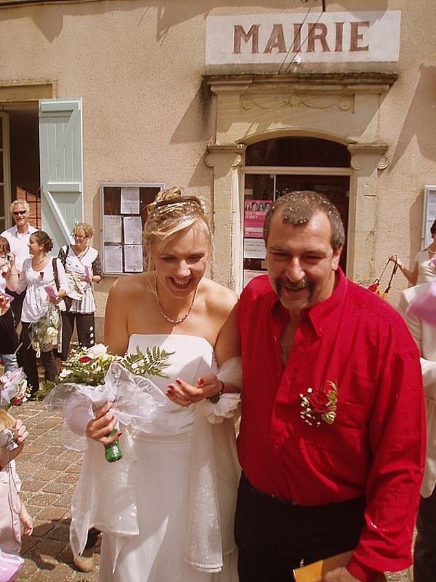 Samantha Brick's wedding in 2008. Instead of the neat champagne blonde chignon we were talking about, I had a messy brown hairpiece on top of my head, she writes