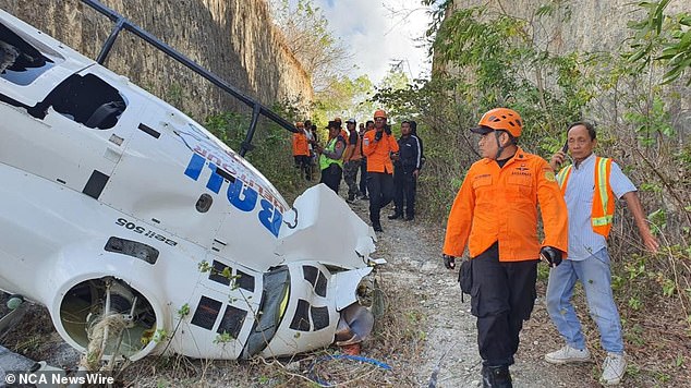 Mr. Harris said he remembered hitting trees and a cliff before the helicopter ended up upside down. No one was killed and three people, including Mr. Harris, were taken to hospital