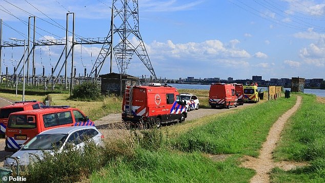 Police and ambulance services rushed to the Buiten-IJ in Amsterdam on Sunday after a 14-year-old British boy fell from a boat and drowned in front of his friends