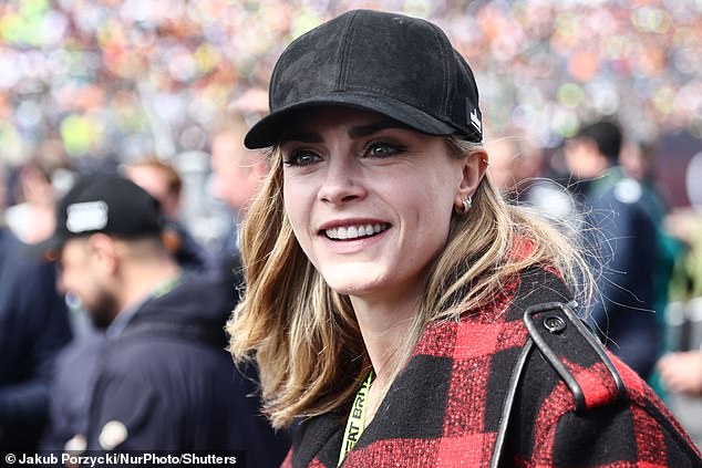 Cara Delevingne is opening up about the bizarre moment she met iconic musician Bruce Springsteen... but had no idea it was him.