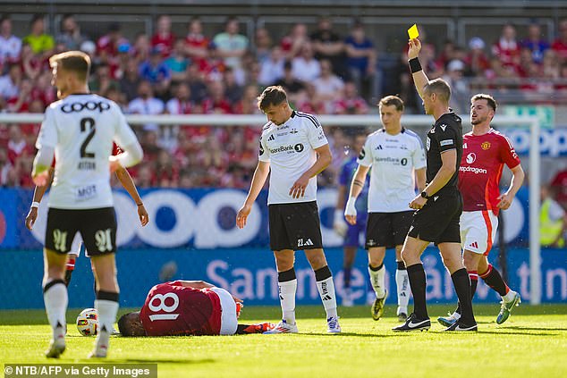 Tomas Nemcik (center) in the picture is shown a yellow card after a bad foul on Casemiro (no. 18)