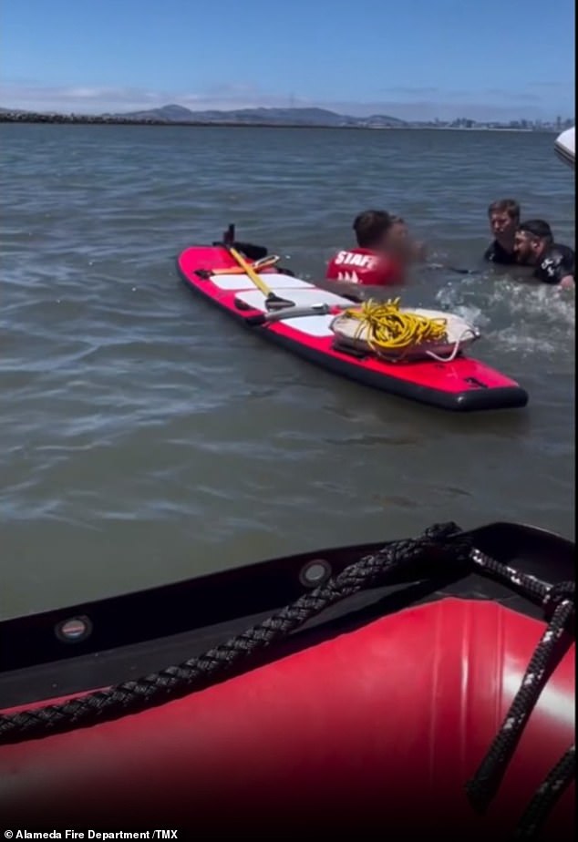 Terrifying footage shows the moment a teenager becomes stuck in the mud on the beach as the tide rises.