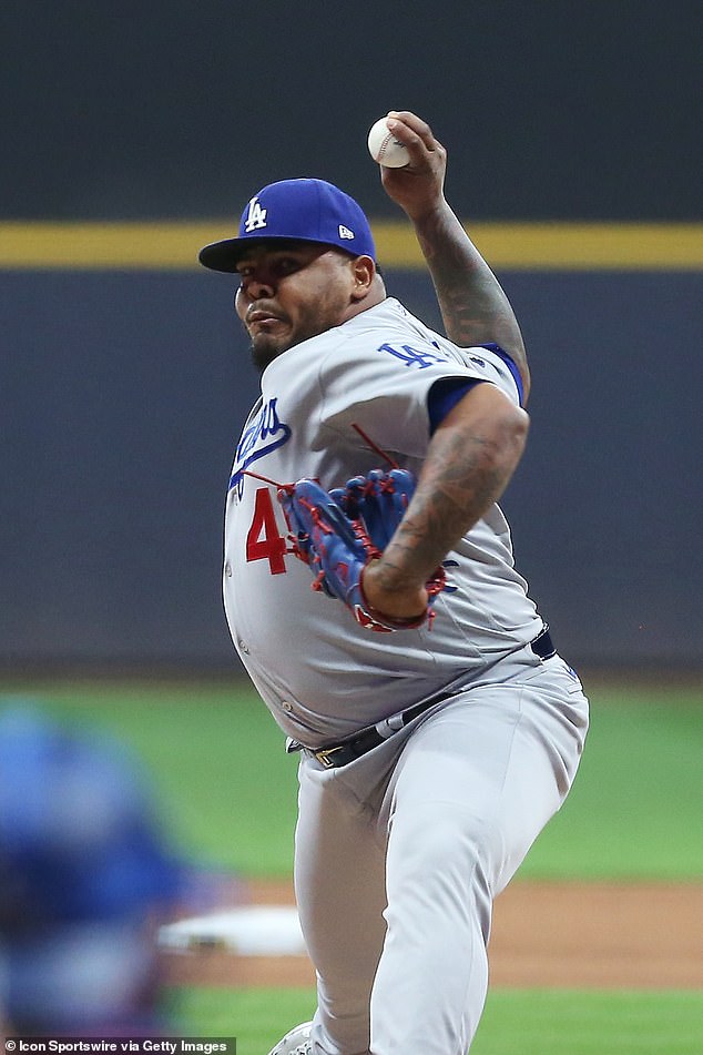 Reyes Moronta (45) throws during a game between the Brewers and Dodgers in 2022