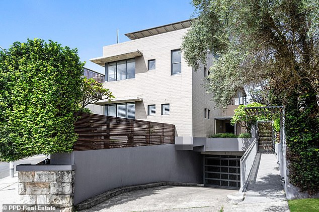 Liam Knight has sold his Vaucluse home at a loss, according to reports