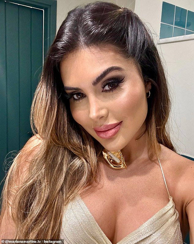 Brazilian journalist Mariana Martins underwent surgery to remove her breast implant on July 10, she revealed on her Instagram account Tuesday. Martins explained that she contracted mycobacteria during surgery in March to replace her silicone breast implants