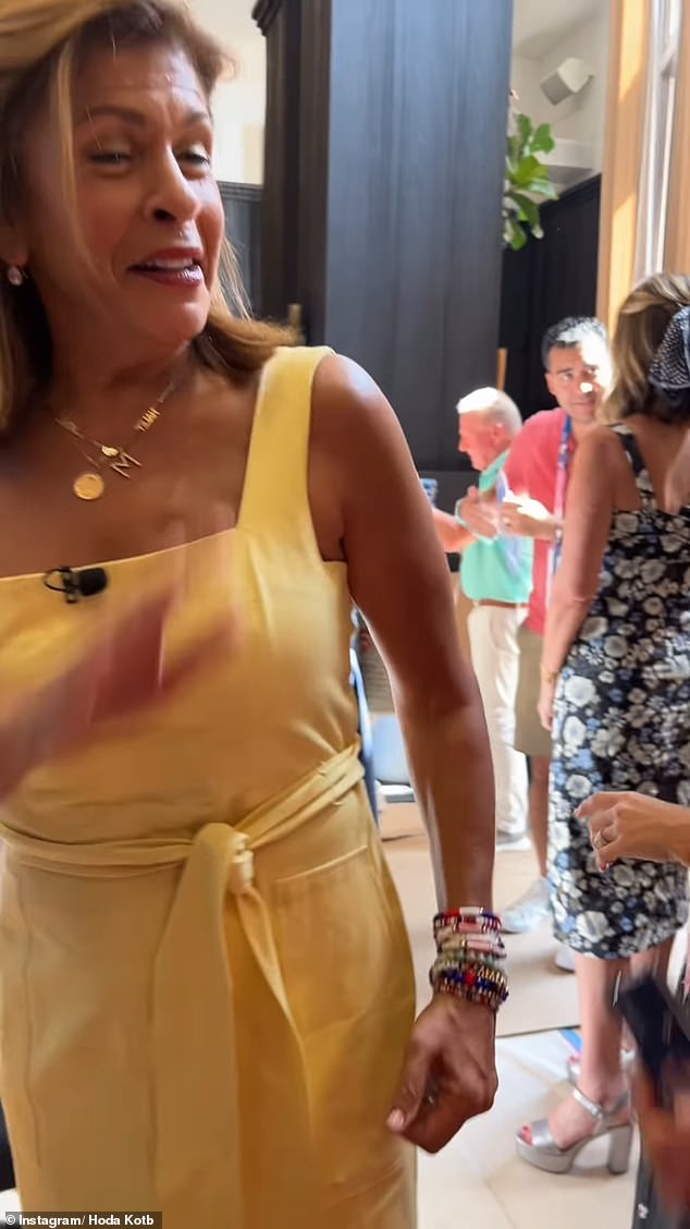 Hoda Kotb Suffers Onair Wardrobe Malfunction While Hosting Olympics