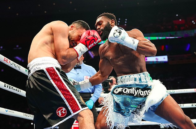 Jaron Ennis stopped David Avanesyan after five rounds to retain his IBF welterweight title