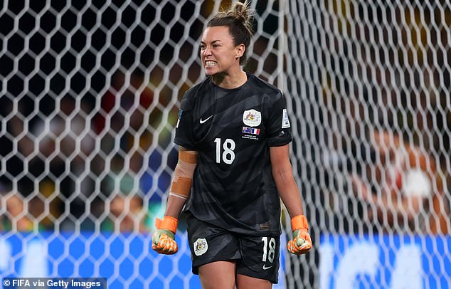 Matildas goalkeeper Mackenzie Arnold has announced her new club, signing for American club Portland Thorns in the National Women's Soccer League