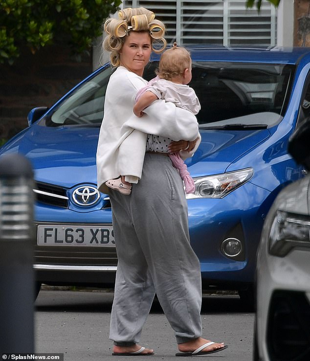 Molly-Mae Hague looked very relaxed on Friday afternoon as she arrived at a hotel in the Lake District in preparation for her sister Zoe's big day, who is preparing to tie the knot this weekend