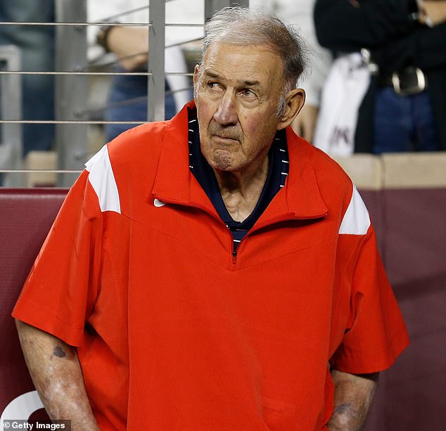 Monte Kiffin, known for his impact on the Buccaneers, died surrounded by family and friends