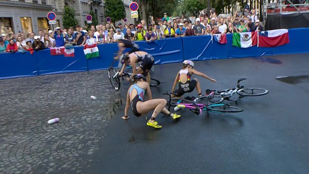 Athletes in the Paris Women's Olympic Triathlon suffered multiple crashes