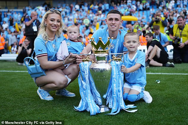 Foden's young family accompanies him on the trip (his partner Rebecca Cooke holds True, his daughter, while his son Ronnie holds the trophy)