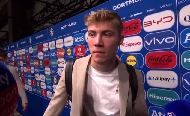 Rasmus Hojlund was asked to give his opinion on Erik ten Hag's stay at Man United