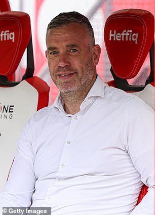 Hake is a former colleague of Ten Hag, with whom he worked at the Dutch club FC Twente