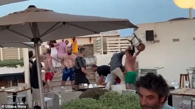 A brutal brawl broke out at a beach bar in Mallorca on Saturday after a drunk man who was harassing customers attacked the waiting staff after being asked to leave the premises. He called his family for backup, which resulted in several people punching each other and throwing chairs at each other, leaving bystanders stunned