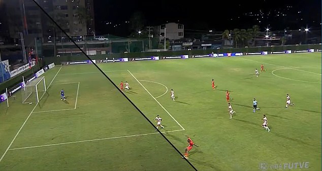 Fans left in hysterics by hilariously drawn offside line in Venezuela's First Division