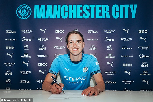 Vivianne Miedema will return straight to her former club Arsenal as the Gunners host her new club Manchester City in the opening game of the Women's Super League season.