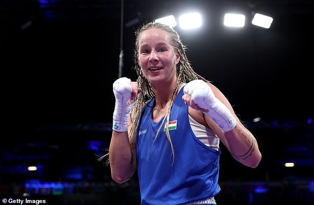 Hamori questioned Carini's decision to retire as she prepares to face the Algerian boxer